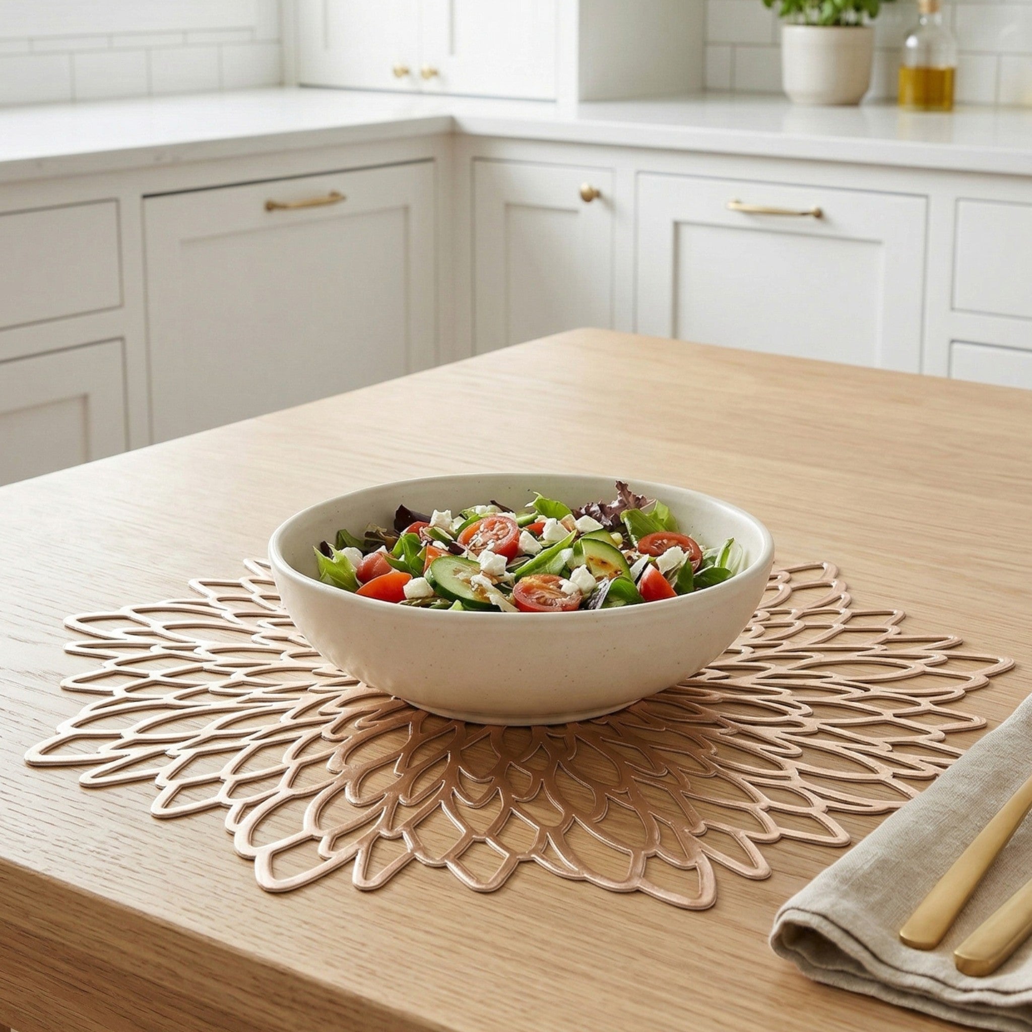 Rundes Tischset mit ausgestanztem Blumenmuster - Tischsets - Voldeva
