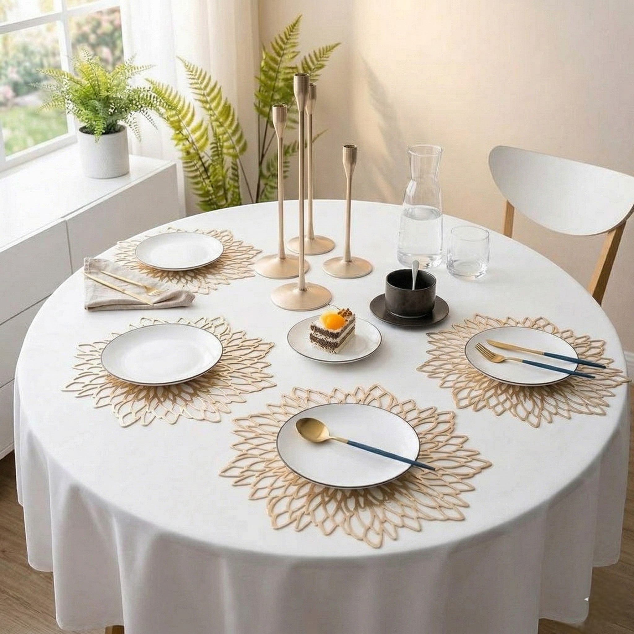 Rundes Tischset mit ausgestanztem Blumenmuster - Tischsets - Voldeva