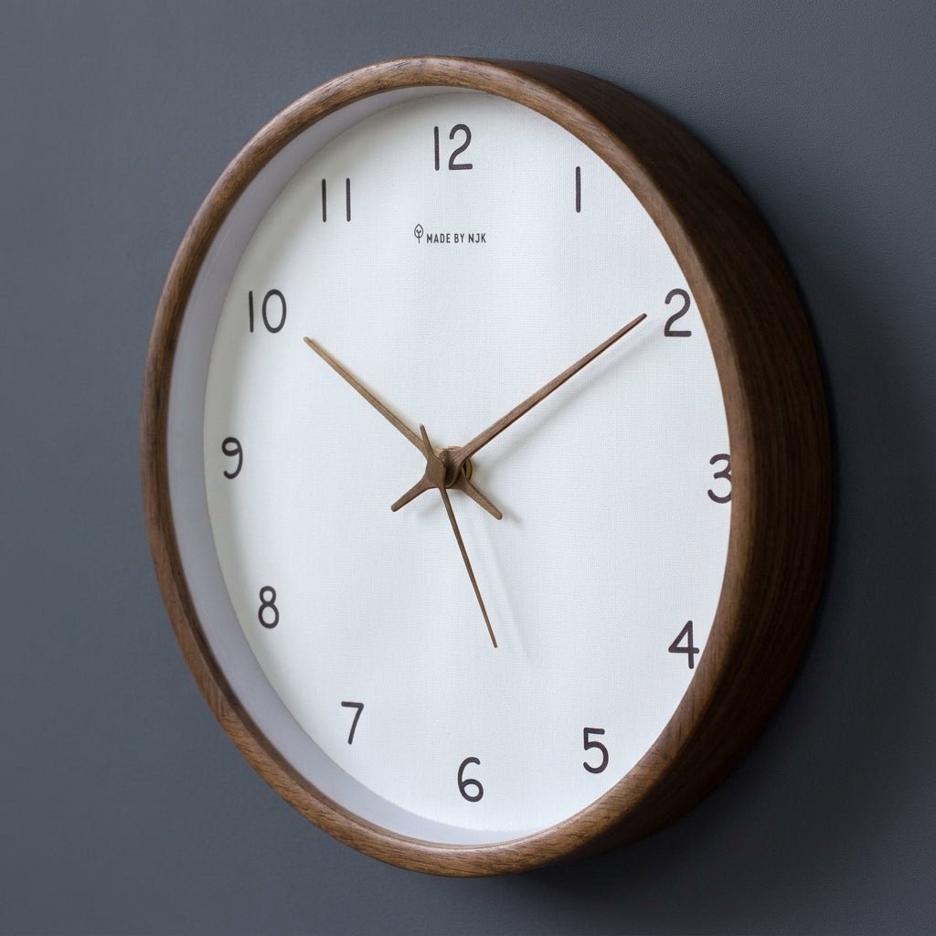 Samuel – Stille Analoge Wanduhr aus Massivholz - Wanduhr - Creme - Voldeva