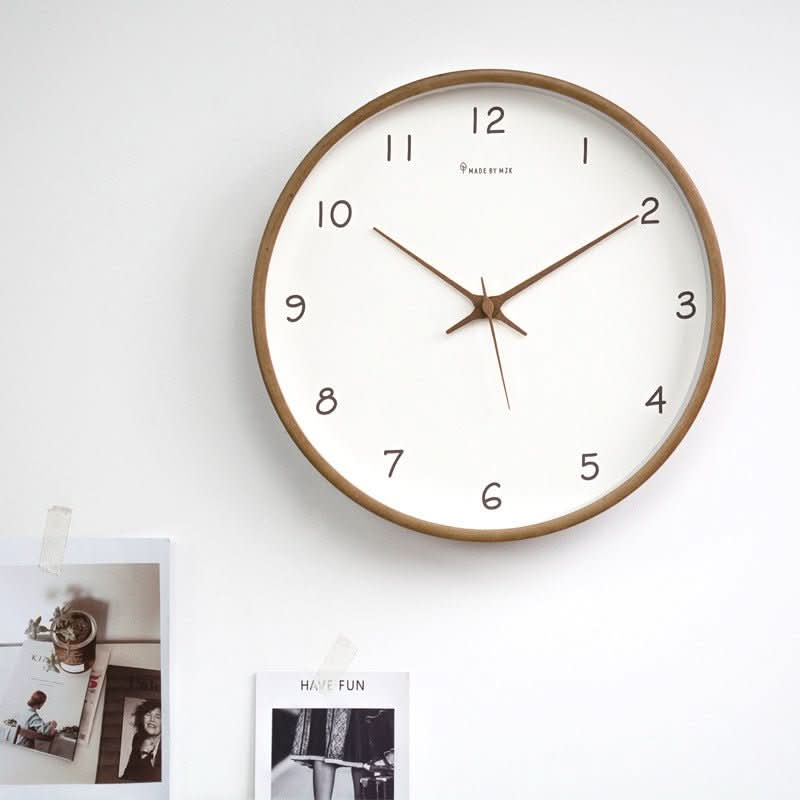 Samuel – Stille Analoge Wanduhr aus Massivholz - Wanduhr - Braun - Voldeva