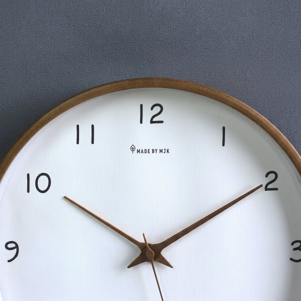 Samuel – Stille Analoge Wanduhr aus Massivholz - Wanduhr - Creme - Voldeva