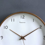 Samuel – Stille Analoge Wanduhr aus Massivholz - Wanduhr - Creme - Voldeva