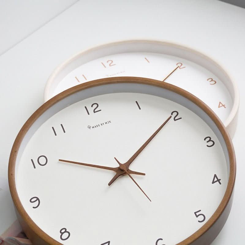 Samuel – Stille Analoge Wanduhr aus Massivholz - Wanduhr - Braun - Voldeva