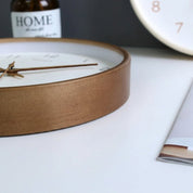 Samuel – Stille Analoge Wanduhr aus Massivholz - Wanduhr - Creme - Voldeva