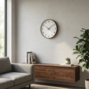 Samuel – Stille Analoge Wanduhr aus Massivholz - Wanduhr - Creme - Voldeva