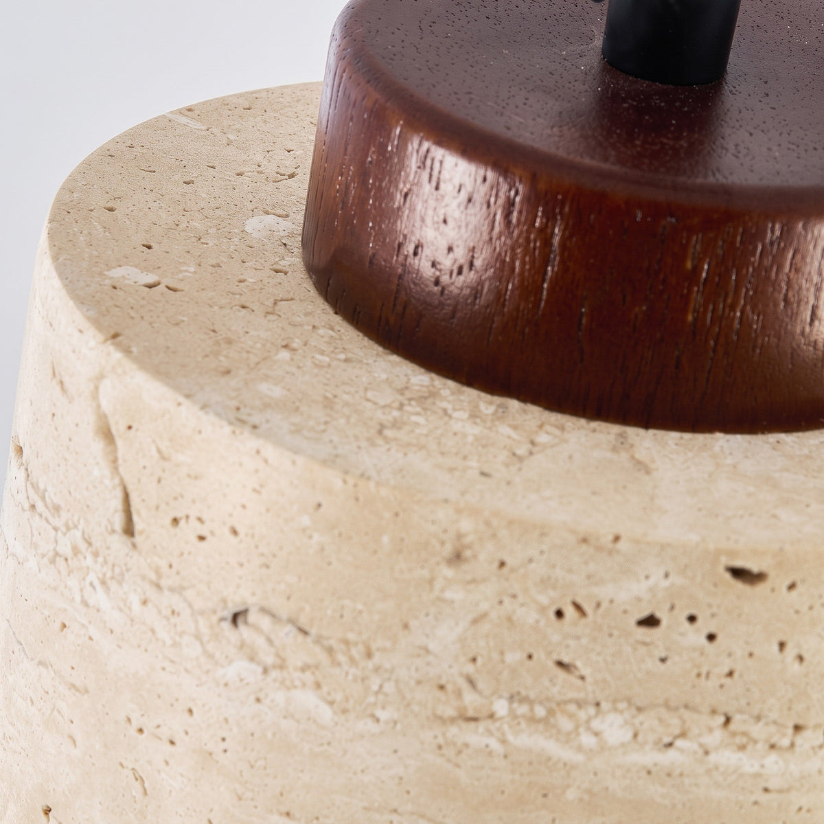 Skandinavisch Pendelleuchte Travertin Optik mit Holzfassung - Pendant Light Fixtures - Walnuss - Voldeva