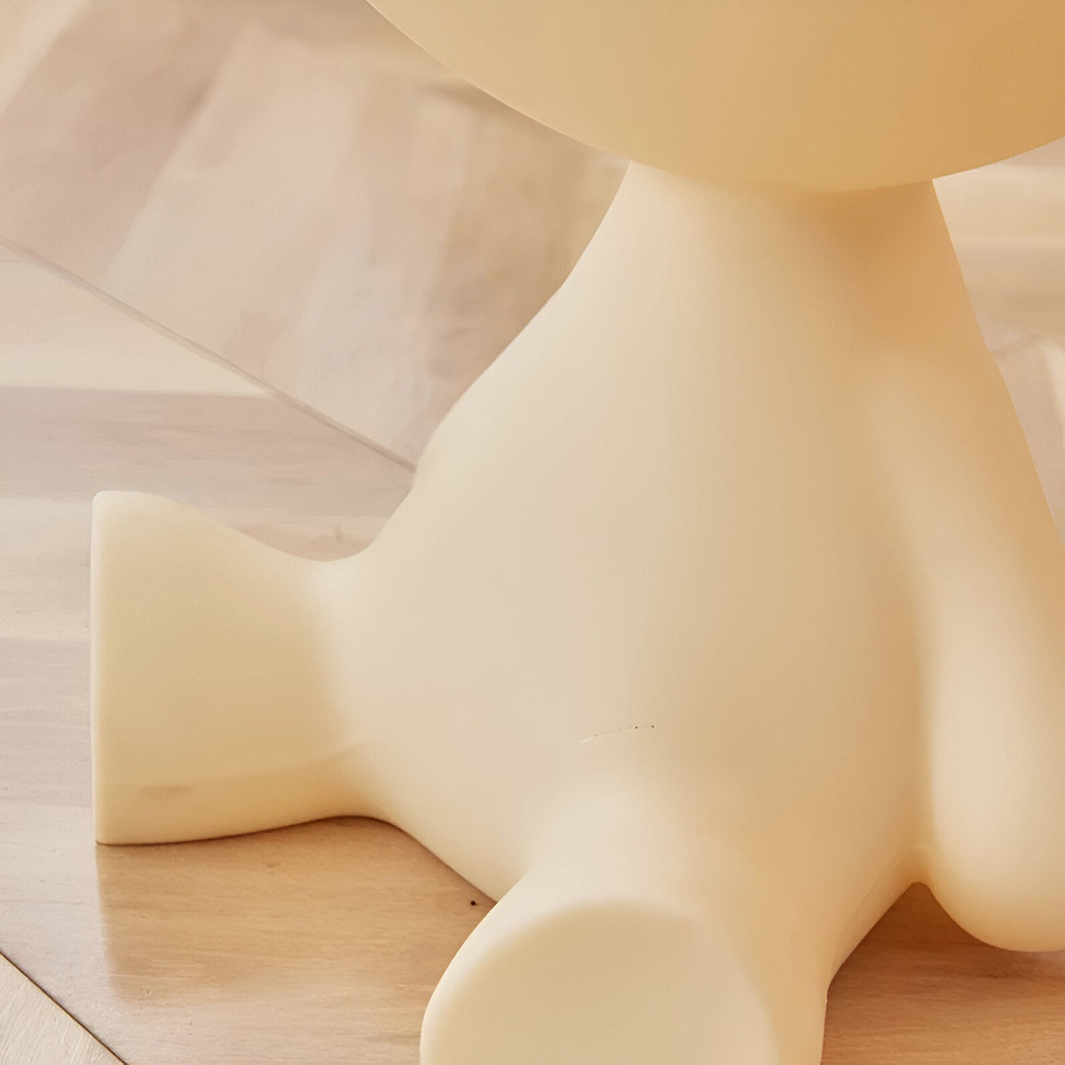 Skulpturaler Beistelltisch mit Tierfigur Design für Wohnzimmer - End Tables - Beige - Voldeva