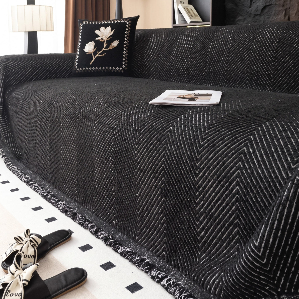 Sofaüberwurf mit Fischgrätmuster und Fransenkante - Schwarz - Voldeva