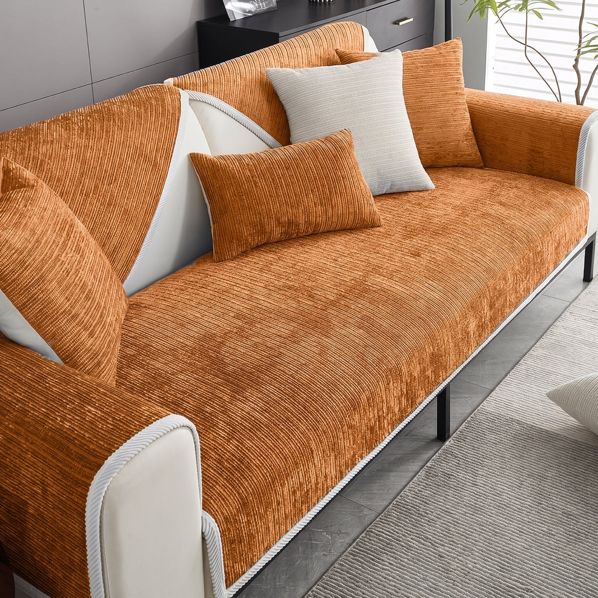 Strukturierte Chenille Sofa-Schonbezug mit rutschfester Unterseite - Slipcovers - Orange - Voldeva