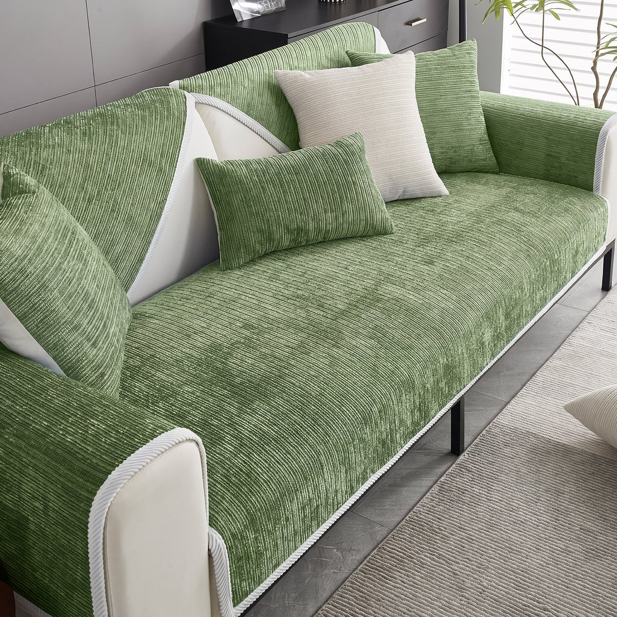 Strukturierte Chenille Sofa-Schonbezug mit rutschfester Unterseite - Slipcovers - Grün - Voldeva
