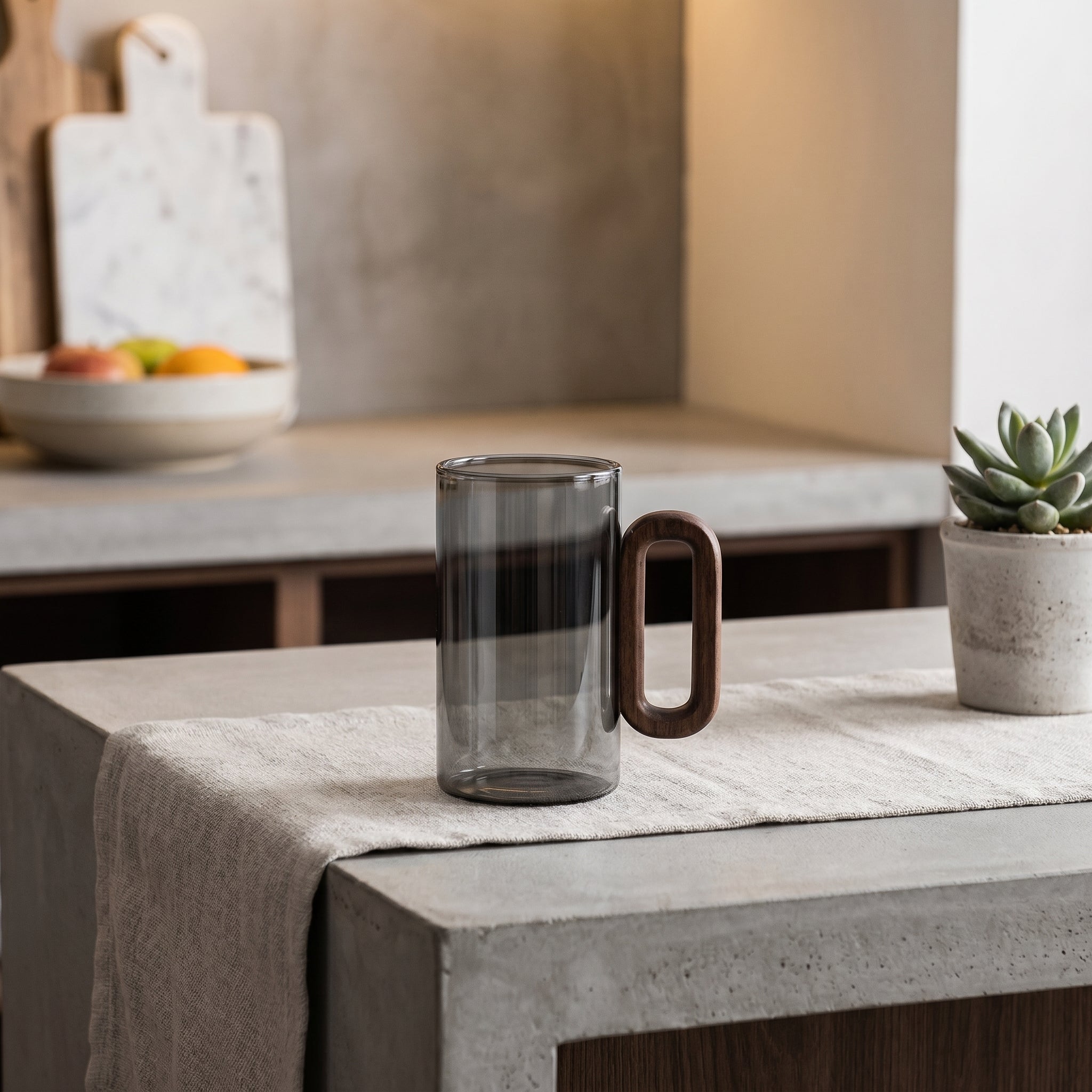 Transparenter Kaffeebecher mit Holzgriff - Trinkgeschirr - Voldeva