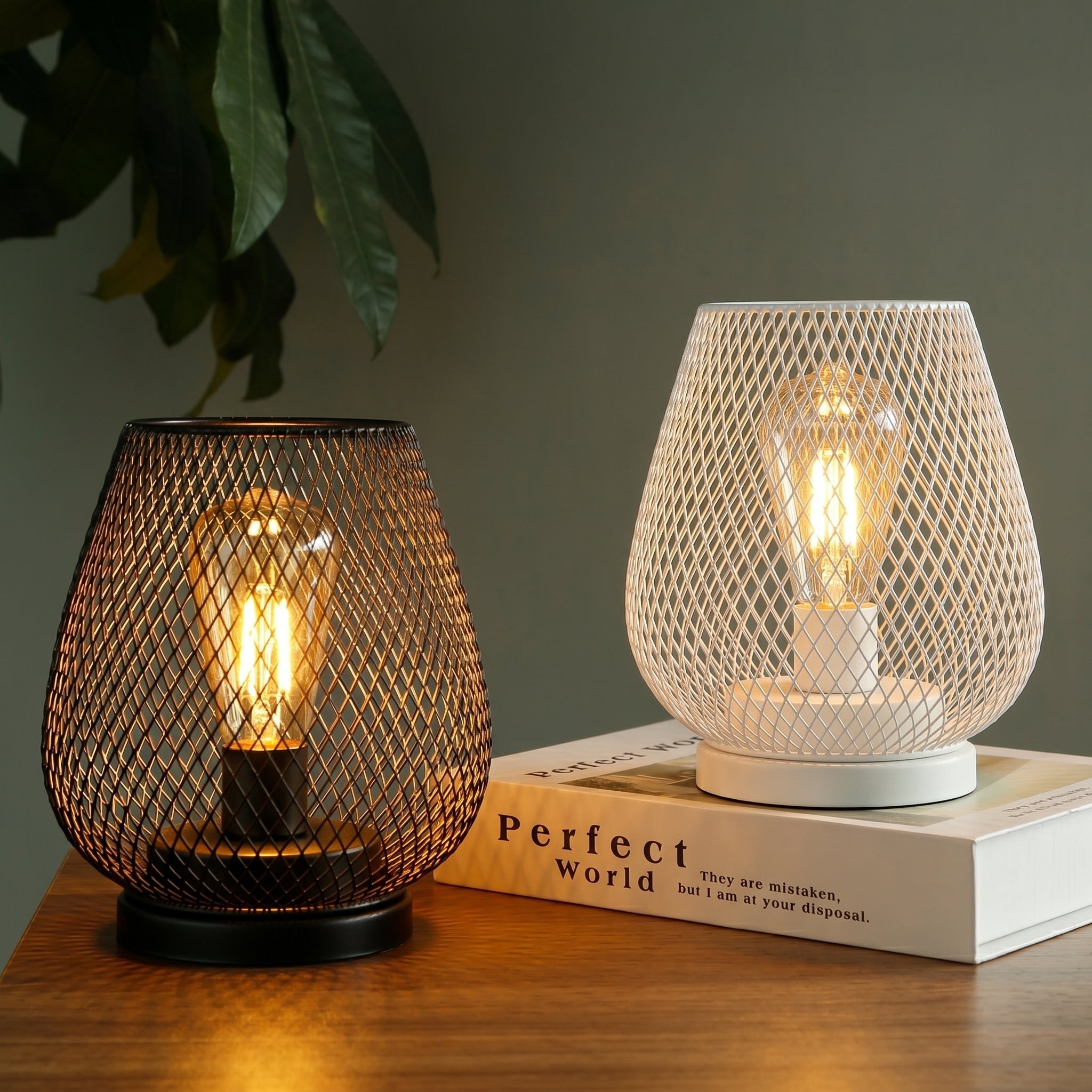 Tropfenförmiger Kabelloser Lampenschirm mit Metallgitter - Design - Tischlampen - Weiß - Voldeva