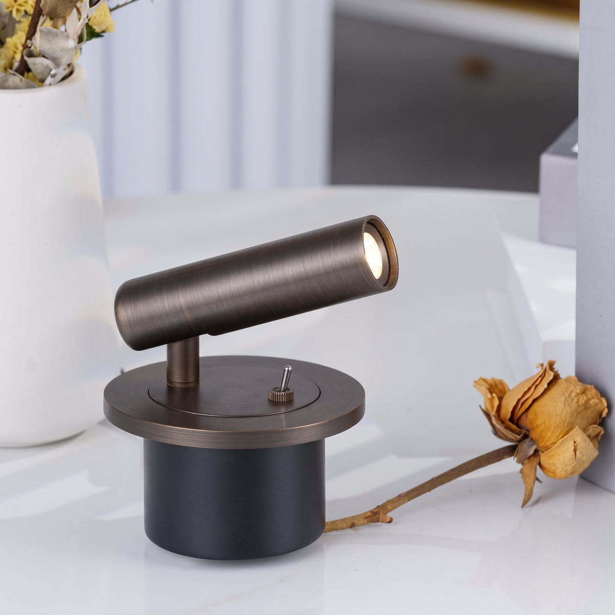 Verstellbare Wandleseleuchte mit schwenkbarem Zylinderkopf - Wall Light Fixtures - Gebürstete Bronze - Voldeva