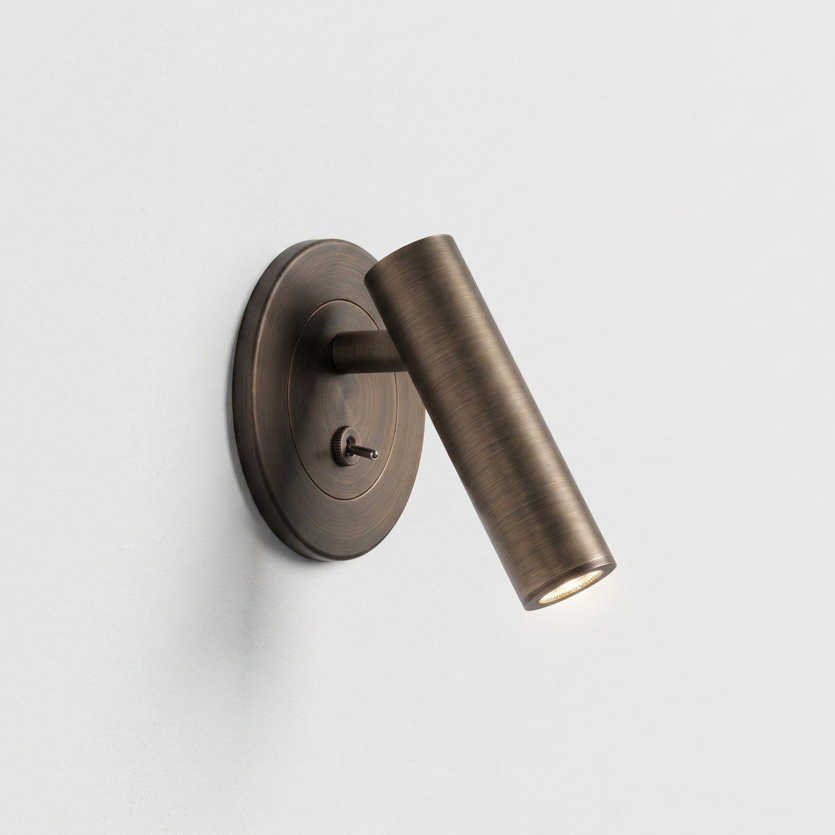 Verstellbare Wandleseleuchte mit schwenkbarem Zylinderkopf - Wall Light Fixtures - Gebürstete Bronze - Voldeva