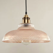 Vintage Pendelleuchte mit geripptem Glasschirm und Messing - Fassung - Pendelleuchte - Bernstein - Voldeva