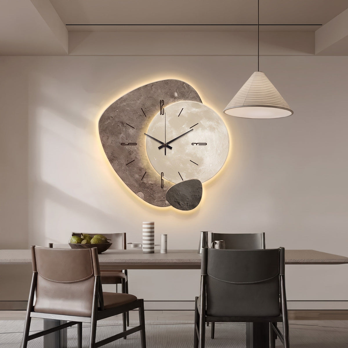 Wanduhr im Organischen Steindesign mit LED Hintergrundlicht - Wall Clocks - Braun - Voldeva