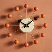 Dekorative Retro - Wanduhr im Kugel - Design - Uhr - Orange - Voldeva