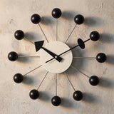 Dekorative Retro-Wanduhr im Kugel-Design