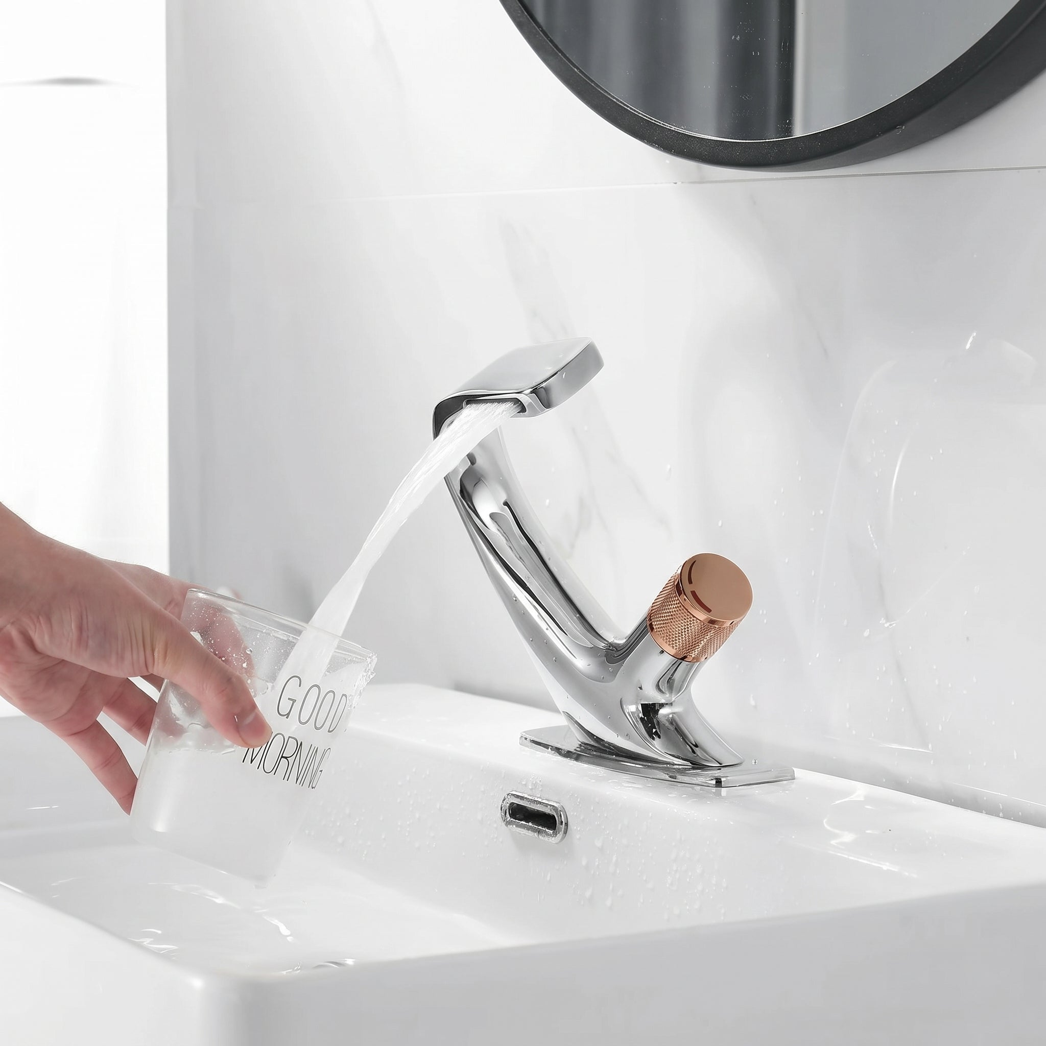 Wasserfall-Badezimmerarmatur mit gebogenem Korpus - Wasserhahn - Chrom-Roségold - Voldeva