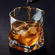 Whiskyglas mit Wellenmuster und goldenem Rand - Trinkglas - Voldeva