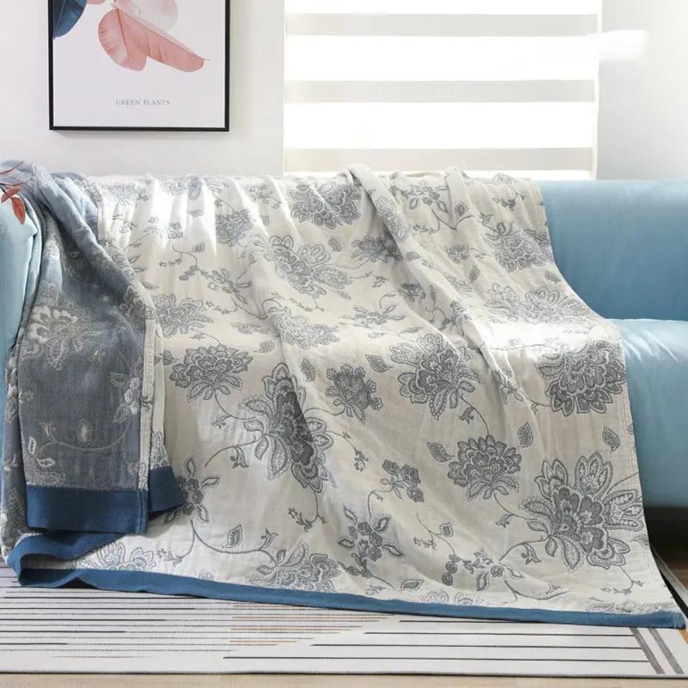 Wohndecke mit Blumenmuster - Blankets - Blau - Voldeva