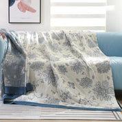 Wohndecke mit Blumenmuster - Blankets - Blau - Voldeva