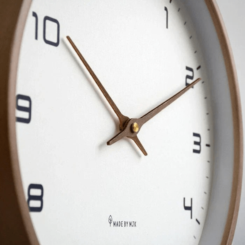 Wooly – Wanduhr im nordischen Design - Wanduhr - Braun - Voldeva