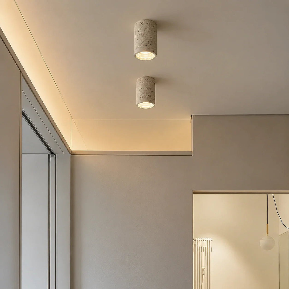 Zylindrische Deckenleuchte im Wabi-Sabi Design mit Travertin-Optik - Ceiling Light Fixtures - Weiß - Voldeva