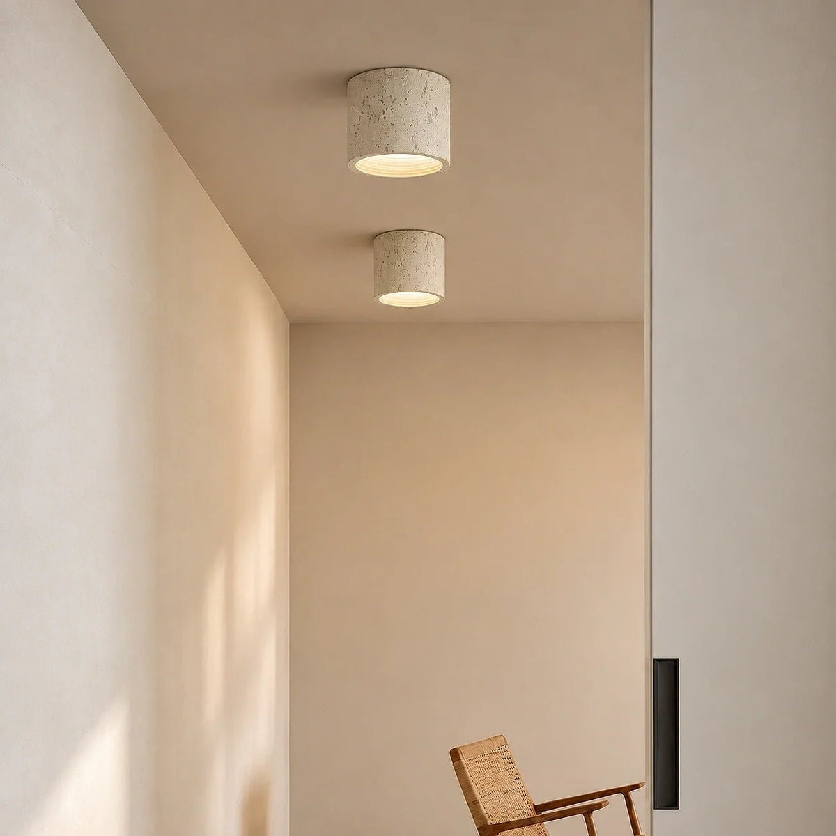 Zylindrische Deckenleuchte im Wabi-Sabi Design mit Travertin-Optik - Ceiling Light Fixtures - Weiß - Voldeva